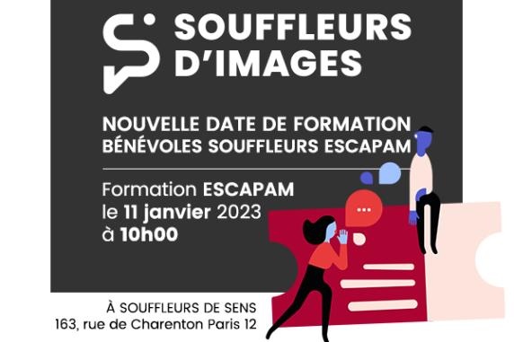 Dessin stylisé en aplat de couleurs, deux personnages dont l'un, debout, murmure à l'oreille de l'autre, assis sur le haut d'un ticket d'entrée.