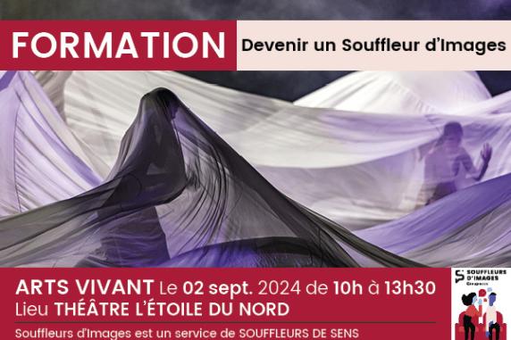 En haut sont placés deux encadrés, l'un est bordeaux avec inscrit à l'intérieur "formation" en blanc, suivi d'un autre de couleur crème avec la mention "devenir Souffleurs d'Images" en noir. En illustration, une photographie en couleurs, elle représente des femmes qui dansent sous des tentures blanches. Une lumière violette donne des reflets au tissu. Dans la dernière partie du visuel, figurent toutes les infos relatives à la formation avec le logo Souffleurs d'Images.
